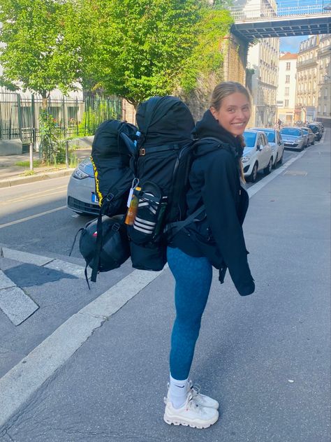 Solo Backpacking Woman, Backpack Europe Aesthetic, Travel Backpack Aesthetic, Backpacking Europe Outfits, Backpacking Europe Aesthetic, Best Hiking Backpacks For Women, Backpacking In Europe, Interrailing Europe, Backpack Europe