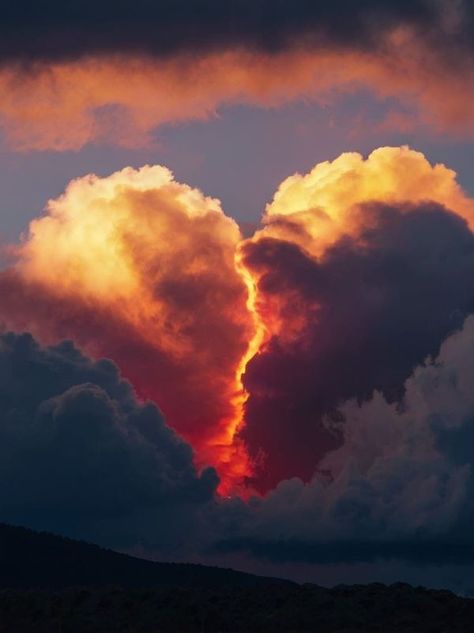 Natural Hearts, Broken Clouds, Pretty Vibes, Beautiful Clouds, Clouds Photography, House Deco, Art Landscapes, Scenery Pictures, Dark Romance Books