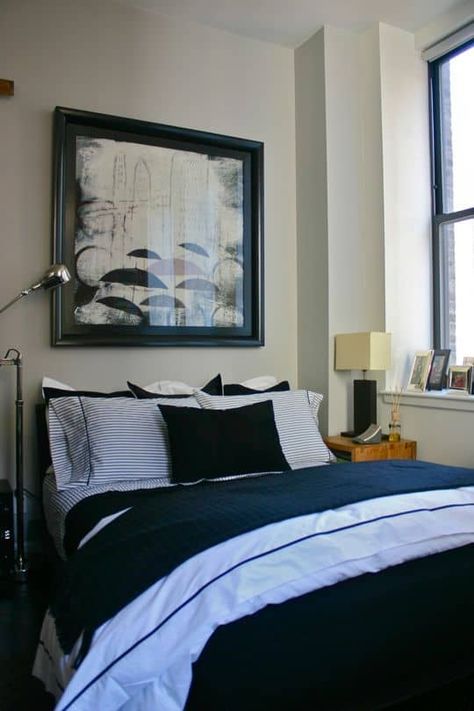 Modern Bedroom Men, Living Room Apartment Modern, Tiny Studio Apartments Layout, Mens Apartment Decor, Nyc Studio Apartments, Mens Bedroom Decor, Tiny Studio Apartments, Studio House, Studio Apartment Living