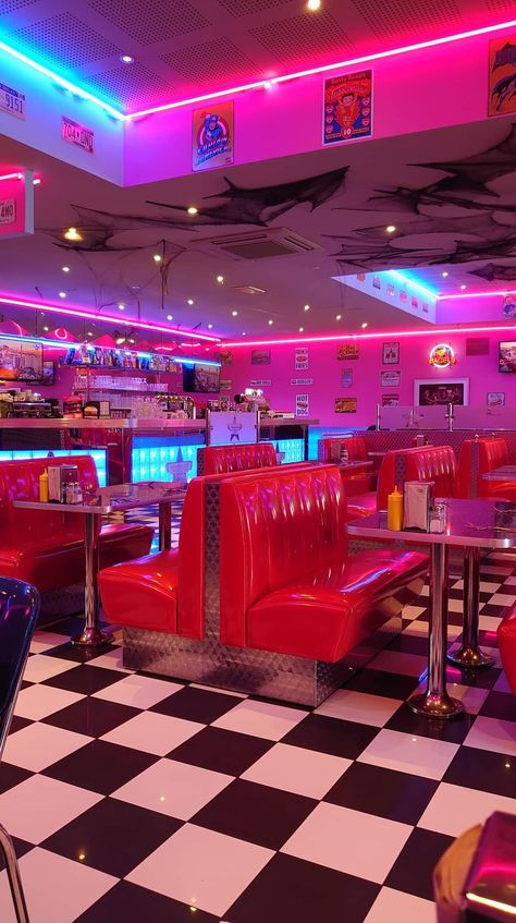 Memphis D'Épinal. 80’s Aesthetic, Diner Aesthetic, 50s Aesthetic, American Dinner, Dinner Restaurant, 50s Diner, Vintage Diner, Retro Diner, American Diner