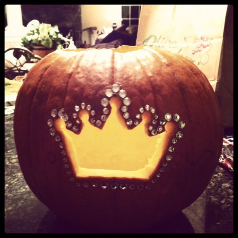 My Bedazzled Princess Pumpkin ♚$pÕ!LèDˇPr!NćË$$♚ Halloween Decorations Party Diy, Creative Pumpkin Carving Ideas, Princess Pumpkin, Halloween Decorations Party, Pumpkin Cravings, Faux Trees, Cute Pumpkin Carving, Halloween Party Decor Diy, Pumkin Carving