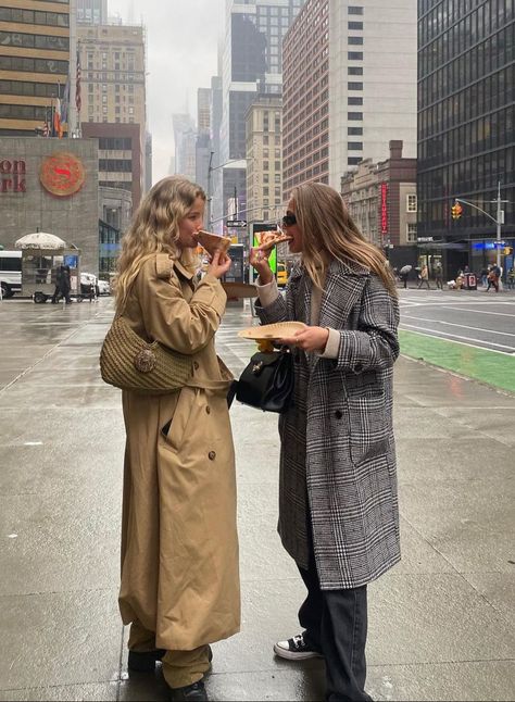 Nyc Winter Instagram Pictures, Downtown Winter Photoshoot, Josefine Vogt, Nyc March, Nyc Pics, Nyc Winter Outfits, Downtown Girl Aesthetic, Photo New York, New York Vibes