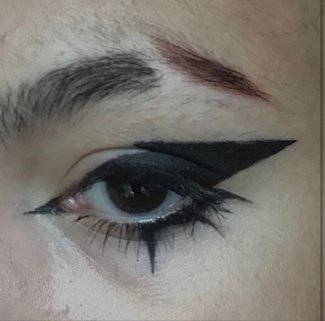 Alt Eyeliner, Alt Makeup, Aesthetic Goth, Mommy Goals, Makeup Tut, Goth Makeup, Simple Makeup, Makeup Inspo, Best Makeup Products