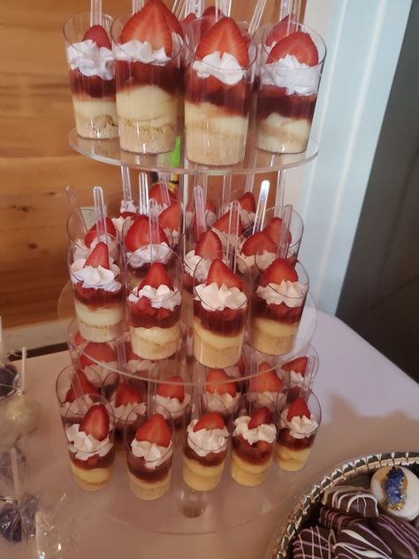 Desserts For A Quinceanera, Snack Bar Ideas Quinceanera, Quince Appetizers, Red Quince Snack Table, Food For Quince, Snacks For Quinceanera, Quince Snack Bar, Quince Food Ideas Mexican, Dessert Table Quinceanera