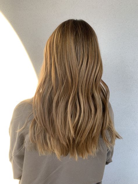 Peinados Hair Styles, Golden Brown Hair, Hair Color Options, Knitting Tips, Honey Blonde Hair, Dark Blonde Hair, Blonde Hair Inspiration, Honey Hair, Magic Hair