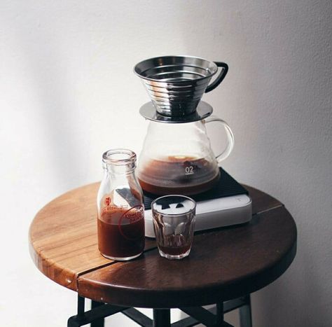 Manual brew plating idea Starbucks Sweet Cream, Manual Brew, Summer Brew, Brew Stand, Hand Drip Coffee, French Press Cold Brew, Ig Food, Cafe Photography, Purple Cactus