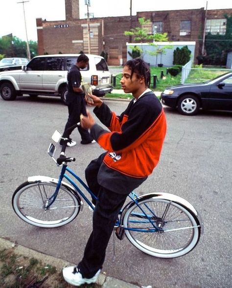 90shiphoptr’s Instagram photo: “Layzie Bone of Bone Thugs 📸 photographed by @chimodu in Cleveland, Ohio - 1995.” Bay Area Aesthetic Hip Hop, Jamal Shabazz, The Hood Aesthetic, Jo Aesthetic, Layzie Bone, Aesthetic Hip Hop, Aesthetic Bike, Yay Area, 90s Boys