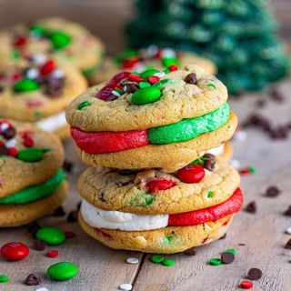 Dana DeVolk | Food Blogger (@thissillygirlskitchen) • Instagram photos and videos Easy Christmas Dessert Recipes, No Bake Key Lime Pie, No Bake Key Lime, Christmas Sandwiches, Frozen Key Lime Pie, Easy Christmas Dessert, Southern Collard Greens, Easy Dessert Recipes Christmas, Christmas Dessert Recipes