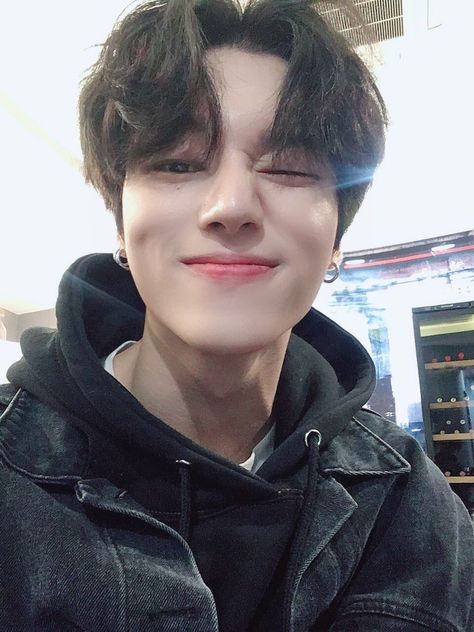 Wooyoung Selca, Wooyoung Ateez, E Dawn, Woo Young, Kim Hongjoong, Soft Curls, Fan Fiction, Kpop Idols