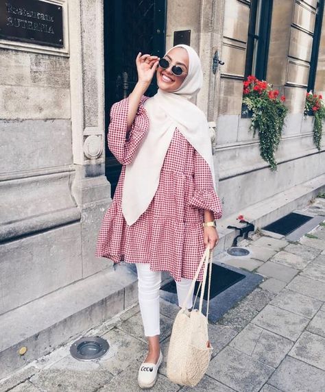 25 Best Hijab Styles for Short Height Girls to Look Tall Short Height, Estilo Hijab, Stile Hijab, Hijab Look, Street Hijab Fashion, Modern Hijab Fashion, Hijab Style Casual, Hijabi Style, Hijab Styles