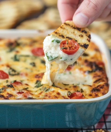 Hot Caprese Dip, Italian Dip Recipes, Veggie Apps, Best Cheese Dip, Caprese Dip, Warm Dip Recipes, Italian Dip, Fsu Gameday, Horderves Appetizers