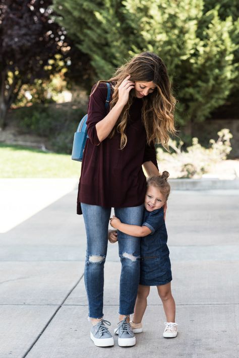 Mother Style, Mom Uniform Summer, Mom Dress Casual, Sahm Style, Mom Uniform Fall, Field Trip Outfit Mommy, Hipster Mom Style, Outfits For Moms In Their 30s, Young Mom Fashion