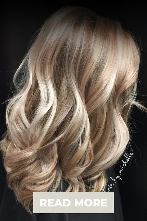 Lowlights for blonde hair are a coloring technique that adds depth and dimension by incorporating darker shades or tones into the blonde base. This contrast enhances the overall look, creating a more natural and multi-dimensional appearance. The lowlights can vary in shade, from soft caramel to rich chestnut, depending on the desired effect. This technique is perfect for adding richness to blonde hair, making it appear more vibrant and full of life, while also softening the overall brightness. I Blonde Highlights On Dirty Blonde, Champagne Blonde Balayage, Lowlights For Blonde Hair, Lowlights For Blonde, Heavy Blonde Highlights, Blonde Lowlights, Dimensional Blonde, Champagne Blonde, Soft Caramel