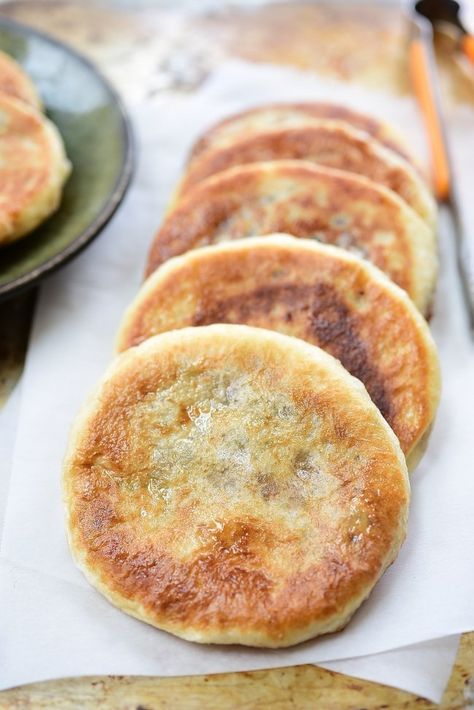 Hotteok (Sweet Korean Pancakes) Hotteok Recipe, Koreansk Mad, Korean Pancake, Asian Dessert, Korean Dessert, 귀여운 음식 그림, Korean Cooking, Korean Recipes, Korean Street Food