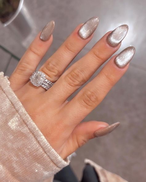 Chrome And Cat Eye Nails, Chrome Cat Eye Nails, Glazed Donut Manicure, Halo Nails, Sparkle Nail Polish, Festive Manicure, Velvet Nails, Glazed Donut, Eye Nails