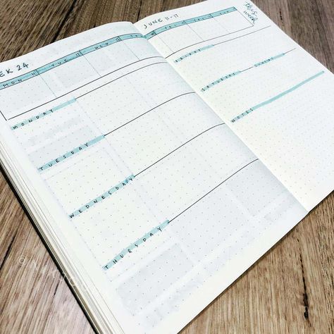 32 Easy Minimalist Bullet Journal Weekly Spreads to Try Right Now menuplanner #weeklyplanner #bestteacherplanners #digitalplannerfreebie Bullet Journal Weekly Spread Layout, Minimalist Bullet Journal Layout, Minimalist Bullet Journal, Bullet Journal Weekly Layout, Weekly Log, How To Bullet Journal, Bullet Journal Minimalist, Bujo Weekly Spread, Bullet Journal Weekly