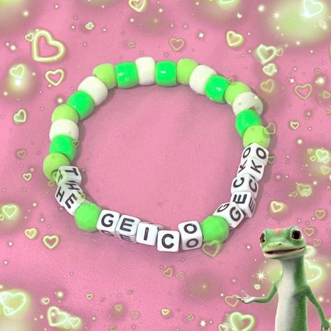 Funny Rave Kandi, Funny Pony Bead Bracelets, Kandi Braclet Ideas, Kandi Bracelets Ideas Singles, Bracelet Ideas For Best Friends, Single Kandi Ideas, Funny Bracelet Ideas, Kandi Phrases, Kandi Sayings