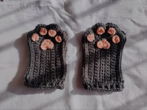 #crochet #paw #gloves #crochetgloves #cat #catgloves #crochetcatgloves #crochetpawgloves #pawgloves #handmade #grey #cute Crochet Cat Paw Gloves Free Pattern, Crochet Paw Gloves, Cat Gloves Crochet, Crochet Cat Paw Gloves, Paw Crochet, Paw Gloves, Stylish Fall Outfits, Crochet Gloves, Crochet Cat