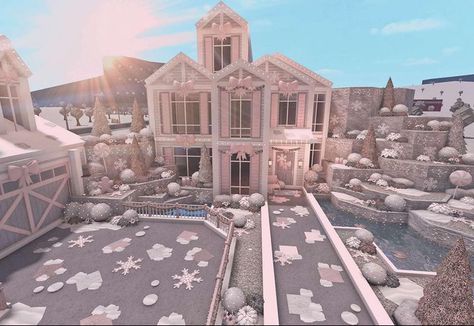 Aesthetic Pastel Bloxburg House Exterior, Cute Preppy Bloxburg Houses, Bloxburg House Ideas Exterior Danish Pastel, Pink Mansion Exterior Bloxburg, Preppy Bloxburg House Outside, Danish Pastel Bloxburg House Exterior, Danish Bloxburg House, Bloxburg Front Yard Ideas Aesthetic, Kawaii Bloxburg House Exterior