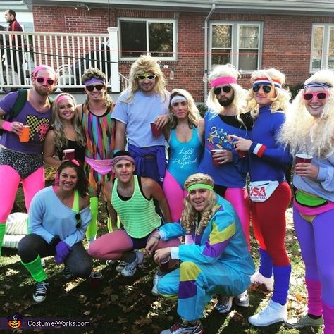 Toni: Me and my friends all got together and dressed up as 80's workout people!. 80s Costume Ideas, 80s Themed Outfits, 80s Workout Costume, Diy Karneval, 80s Party Costumes, 80s Halloween Costumes, Zombie Clothes, 80s Party Outfits, 80s Workout