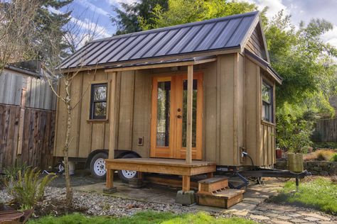 Floor plans for your tiny house on wheels (photos) Prefab Tiny House Kit, Diy Tiny House Plans, Micro House Plans, Mini Homes, Tiny House Kits, Pre Fab Tiny House, Tiny House Exterior, Diy Tiny House, Building A Tiny House