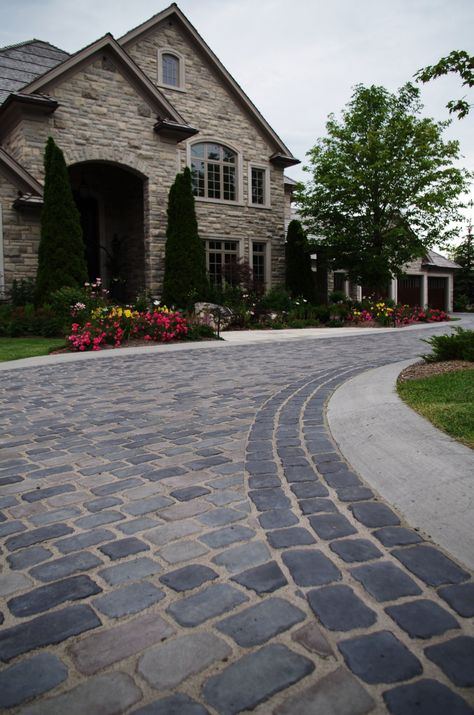 Cobbled Driveway, Curb Stone, Sidewalk Landscaping, Cobblestone Driveway, Cobble Stone, Cozy Bedroom Design, Stone Driveway, Outdoor Toilet, Backyard Plan