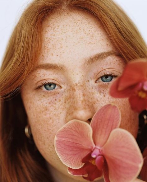 Anya Holdstock on Instagram: "Stevie, 2022. Archive 💮 ​ ​Model @steviiesiims @katemossagency ​Photography by me @anyaholdstock  ​ ​#gosee #nomakeup #filmphotography #anyaholdstock" Anya Holdstock, Names That Mean Beautiful, Paris Flowers, Outdoor Portrait Photography, Beautiful Freckles, Fountains Backyard, Flower Model, Self Portrait Photography, Outdoor Portraits