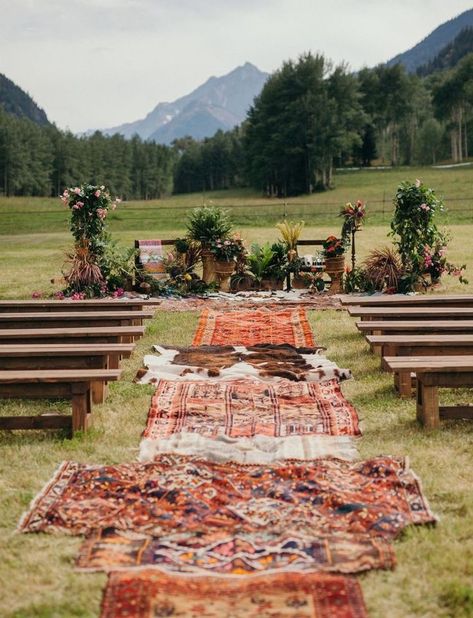 Outside wedding rugs aisle pews perfect Wedding Aisles, Boho Wedding Theme, Wedding Themes Spring, Aspen Wedding, Bohemian Wedding Decorations, Wedding Readings, Wedding Boho, Wedding Aisle, Wedding Guide