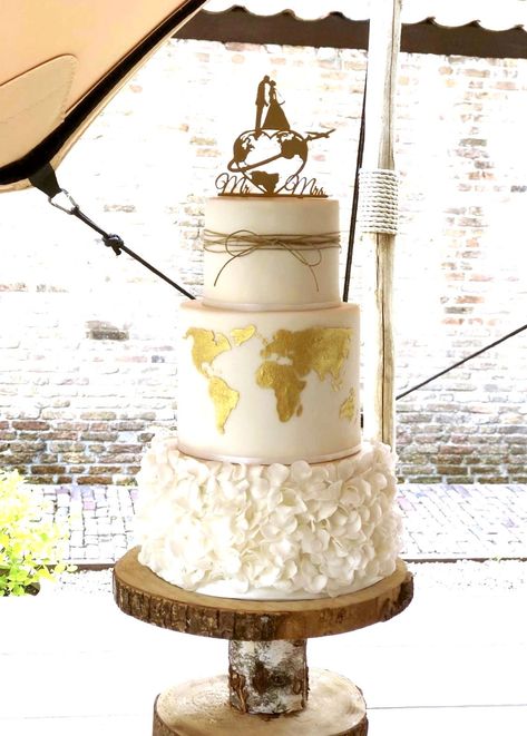 Vintage Travel Wedding Cake, Travel Inspired Wedding Cake, Travel Cakes Ideas, Aviation Wedding Cake, Sofia Core, Aviation Wedding Theme, Travel Wedding Cake, Rocker Wedding, Aviation Wedding