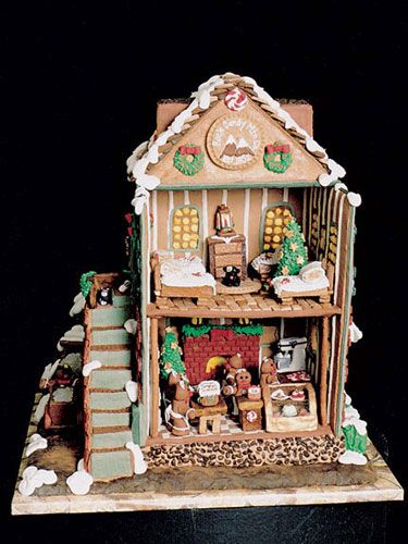 Amazing Gingerbread Houses - Pictures of Gingerbread Houses - Good Housekeeping Gingerbread House Furniture, Gingerbread House Inside, Graham Cracker Gingerbread House Ideas, Bakery Pictures, Gingerbread Dollhouse, Bakery Building, Gingerbread Church, Cookie Houses, Gingerbread House Pictures