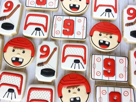 Hockey Cookies Decorated, Hockey Sugar Cookies, Football Cakes For Boys, Hockey Cookies, Football Cakes, Hockey Birthday Parties, Sports Cookies, Cookies Design, Cookie Decorating Icing