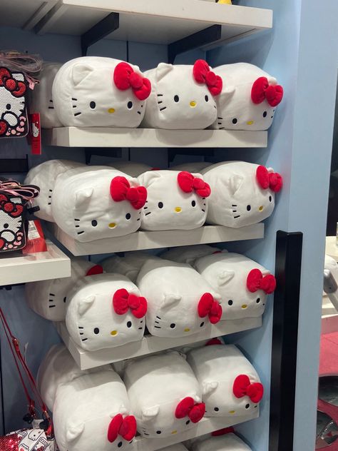 Universal Studios Hello Kitty Store, Universal Studios Orlando Hello Kitty, Hello Kitty Universal Studios, Hello Kitty Cosas, Hello Kitty High, Hello Kitty Store, Hello Kitty Room Decor, Hello Kitty Bedroom, Sanrio Stuff