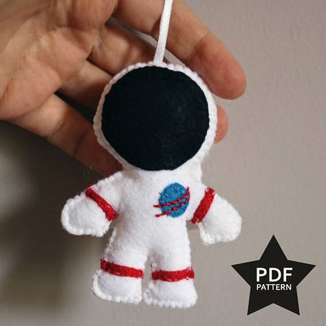 NASA Astronaut felt ornament pattern PDF instructions / Felt Astronaut, Space Ornaments, Galaxy Tree, Diy Rocket, Felt Ornaments Patterns, Clever Kids, Felt Animal Patterns, Nasa Astronaut, Diy Christmas Tree Ornaments