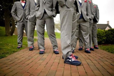 Swag ♥ Sneakerhead Wedding, Wedding Nikes, Nike Motivation, Nike Air Max 2016, Nike Runners, Nike Yoga, Custom Nike, Plan My Wedding, Queen City