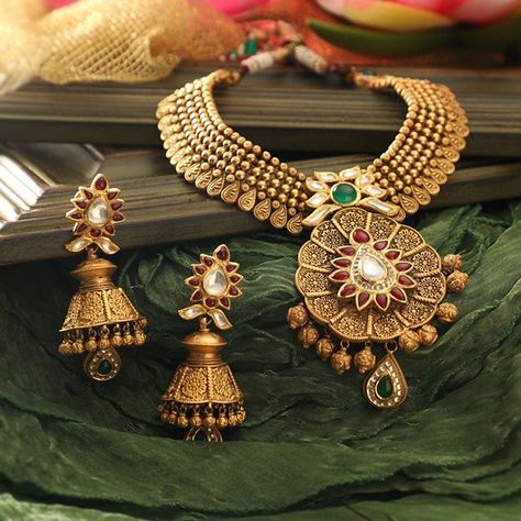 Out from the treasure trove #MJBridalJewellery #MJGoldNeckpiece #MJGoldEarrings #Jewellery #Manubhai #Mumbai #Borivali Manubhai Jewellers Necklaces, Manubhai Jewellers, Necklaces Indian, Antique Necklaces Design, Antique Gold Jewelry Indian, Gold Necklace Indian Bridal Jewelry, Antique Bridal Jewelry, Antique Jewelry Indian, Wedding Jewellery Collection