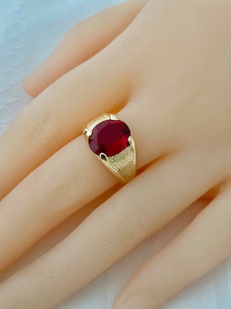 Ring Design For Women, Ruby Ring Designs, Ladies Gold Rings, Stone Ring Design, Jewelry Rings Unique, Gold Finger Rings, New Gold Jewellery Designs, Bridal Jewellery Design, Faceted Ring