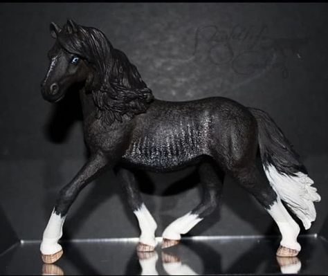 Diy Horse Toys, Horse Tack Rooms, Schleich Horses, Horse Beautiful, Diy Horse Barn, Bryer Horses, Horse Inspiration, Horse Crafts, Horse Aesthetic