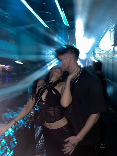 Couples Rave Outfits, Rave Couple Outfits, Party Outfit Night Club Baddie, Rave Pictures, Printworks London, Rave Couple, Outfit Night Club, Rave Aesthetic, Rave Fit