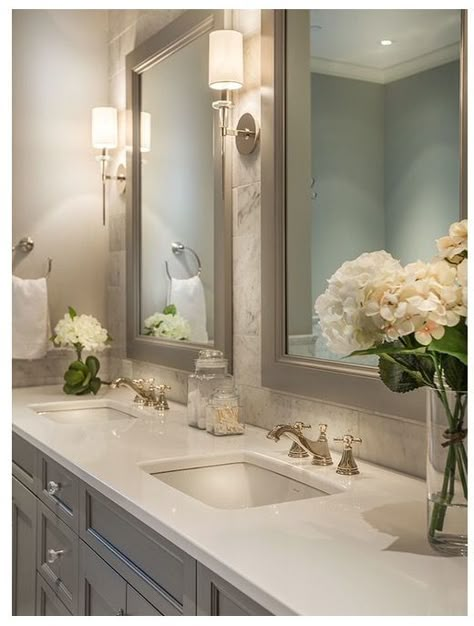 This bathroom feels so serene... #marble #champagnebrass #sconces #lighting #freshflowers #hydrangeas #bathrooms Sink Trends, تصميم دورة مياه, Master Bath Design, Master Bath Ideas, Bad Inspiration, Master Bath Remodel, Bathroom Redo, Bath Ideas, Bath Room