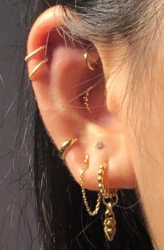 Stacked Lobes, Ušný Piercing, Minimalist Ear Piercings, Ear Peircings, Cool Ear Piercings, Pretty Ear Piercings, Cool Piercings, Cute Ear Piercings, Ear Style