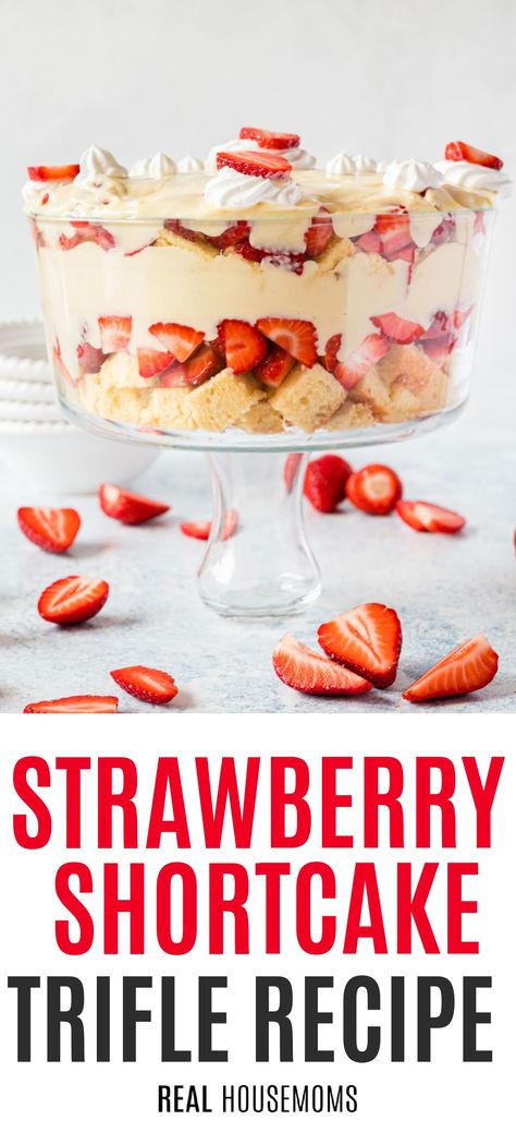 Strawberry Shortcake Homemade, Good Desserts For Birthday, Strawberry Shortcake Whipped Cream, Strawberry Shortcake Trifle Recipe, Summertime Desserts For A Crowd, Strawberry Triffle, Homemade Shortcake, Strawberry Cake Aesthetic, Cake Recipe Strawberry