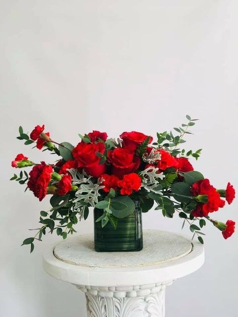 Red Floral Arrangements Modern, Valentine’s Day Floral Arrangements, Valentines Day Floral Arrangements, Red Floral Arrangements, Valentines Arrangements, Red Flower Arrangements, Valentines Day Flowers, Flowers Paper Craft, Valentine Flower Arrangements