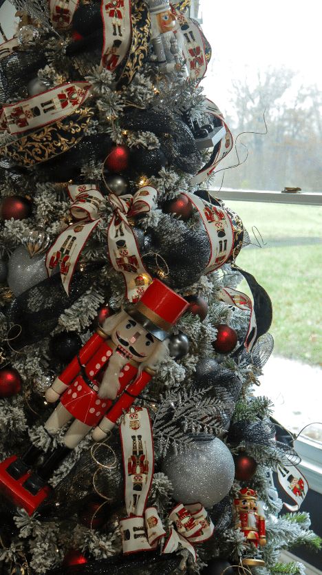 Nutcrackers Christmas Tree, Nutcracker Christmas Tree Decorations, Burberry Christmas Tree, Nutcracker Christmas Tree Ideas, Nutcracker Themed Tree, Nutcracker Tree Theme, Nut Cracker Christmas Tree Theme, Nutcracker Christmas Tree Topper, Nutcracker Theme Tree