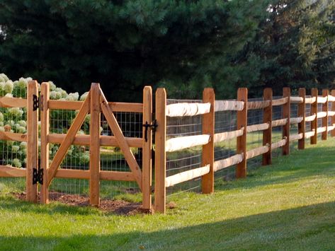 Three Rail Split Rail w: Wire Mesh Fence Gates Ideas, Cedar Split Rail Fence, Gates Ideas, Diy Backyard Fence, Fence Gates, Split Rail Fence, Country Fences, Third Rail, Diy Fence