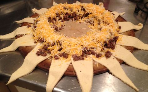 Taco Ring With Crescent Rolls, Crescent Roll Taco Ring, Taco Ring Recipe, Crescent Roll Taco, Taco Ring, Deployed Husband, Impressive Appetizers, Taco Fillings, Pampered Chef Recipes