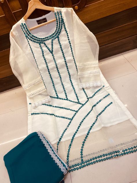 #clothing #womenwear #fashionista #pakistaniclothing #pakistanifashion #organza Kameez Pattern, Lace Kurti, Ala Hazrat, Plain Kurti, Agha Noor, Pakistani Women Dresses, Lace Suit, Stylish Kurtis Design, Girls Dresses Diy