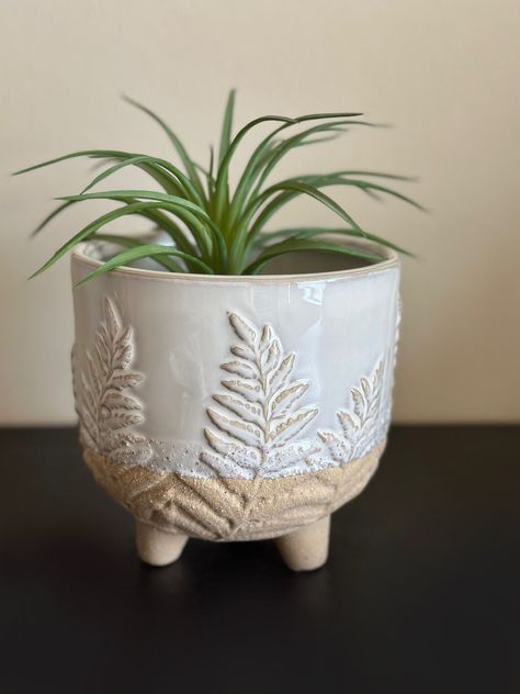 * Footed Leaf Design Ceramic Planter, Small Plant Pot, Succulent Plants Pot * Material: Ceramic * Size: 5.75X5.75IN Cute Plant Pots Diy, Plant Pot Pottery Ideas, Funky Planters, Ceramics Flower Pots, Plant Pot Clay, Planter Pottery, Ceramic Planters Ideas, Macetas Ceramica Ideas, Clay Plant Pots Handmade