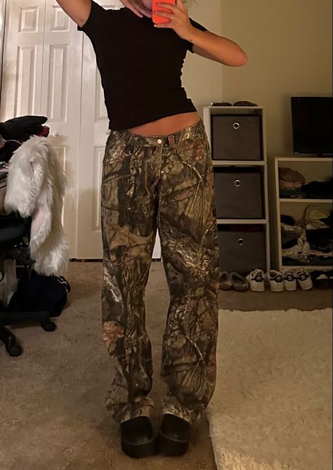 Leaf Camo Pants Outfit, Aesthetic Camo Pants Outfit, Camo Fit Aesthetic, Real Camo Pants Outfit, Camo Tree Pants Outfit, Casual Camo Pants Outfit, Forest Pants Outfit, Aesthetic Camo Outfit, Y2k Camo Pants Outfit