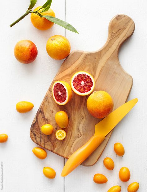 Knife Photography, Wooden Platters, Photography Settings, Fruit Orange, Food Photoshoot, Kitchen Board, Kitchen Photos, Chopping Board, Blood Orange