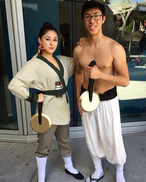 Ping and Shang!! #mulan #shang #ping #disneycosplay #disneycostume #mulancostume  #disney  #mushu Mulan Costume Diy, Mulan Halloween Costume, Shang Mulan, Mulan Outfit, Disney Couple Costumes, Couple Costumes For Halloween, Disney Costumes Diy, Cute Couples Costumes, Mulan Mushu